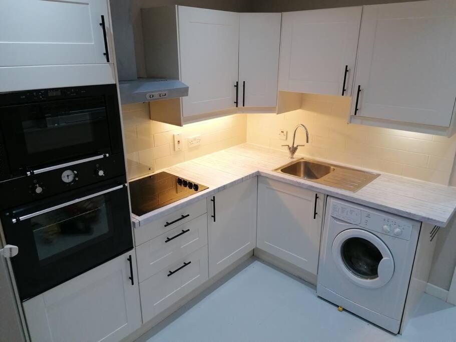 Stunning 3 Bedroom Townhouse In The Heart Of City Belfast Exterior foto