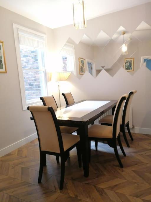 Stunning 3 Bedroom Townhouse In The Heart Of City Belfast Exterior foto